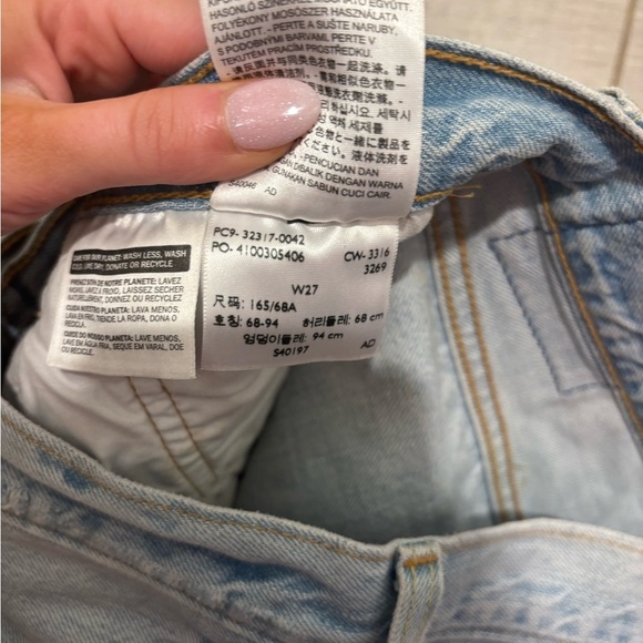 Levi’s Distressed Denim Shorts - Picture 2 of 3